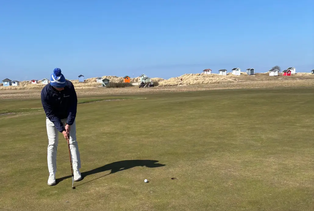 Axel med Benny-puttern