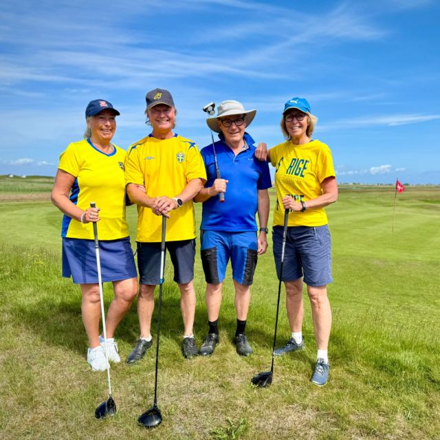 Nationaldagen firas bäst i blågult på Flommen!
Underbart att ha Karin & Per Hederström från Holma Stångenäs Golf på besök hos medlemmarna Gunilla Norrman Fritze och Krister Hansson. Hoppas ni får en underbar golfdag!

Vi vill passa på att önska er alla en riktigt glad nationaldag!