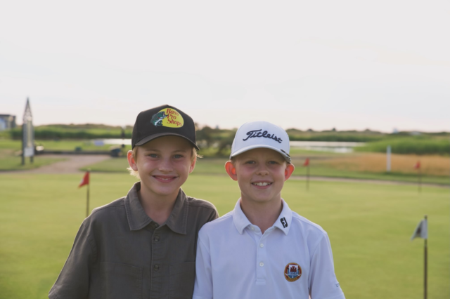 Nu kör vi – Flommenveckan 2026 är igång! 💚⛳️

Under veckan väntar tävlingar, god mat, prisutdelningar och härlig gemenskap.

Vi blir extra glada om ni delar era favoritstunder och taggar oss på Instagram.

Önskar er alla en fantastisk vecka och stort lycka till på banan!