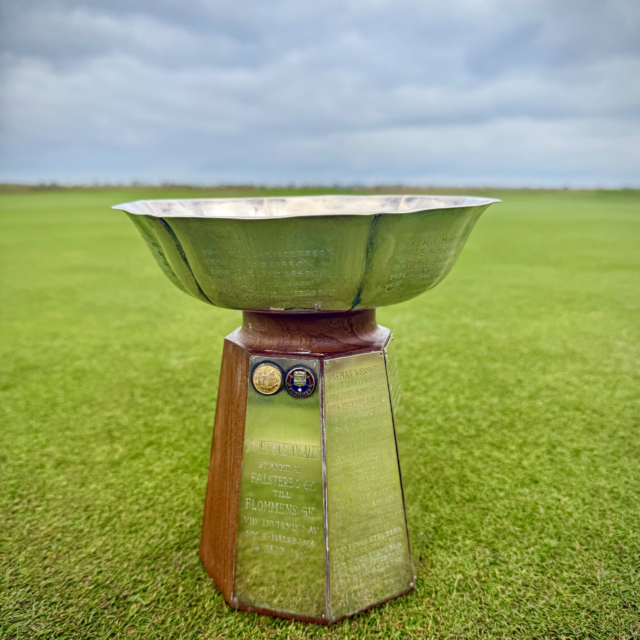 Årets Junior Masters Invitational - Invigningspokalen är i full gång på Flommens Golfklubb.

Totalt 72 tävlande som spelar 36 hål.
Samtliga tävlande är nu ute och spelar sin första rond.
Pojkklassen spelar från tee 62 och flickklassen från tee 54.

För Flommen har vi följande som tävlar:
Arvid Nordblad, Isaac Rahlenbeck, Axel Laurén, Isak Fridh och Henry Tegnér Svensson, 

Kom ner och se på bra golf och heja på våra duktiga juniorer.

Andra ronden startar kl. 13:09 och de startar från hål 1 och 10.